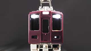 前照灯点灯・標識灯片側点灯時のイメージです。急行列車など運転台側の標識灯を点灯した状態とすることもできます